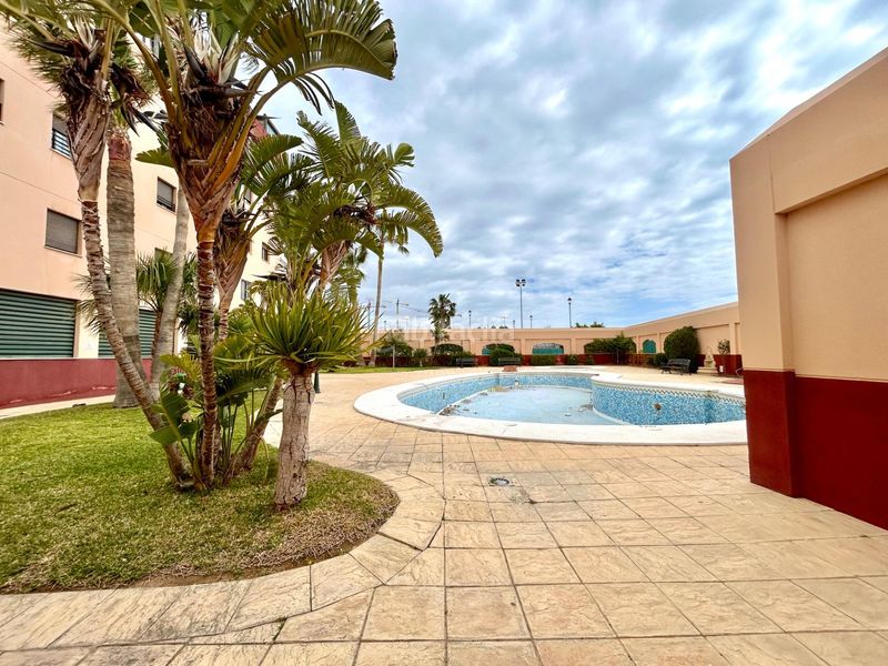 Foto d6135fe8-aa93-46ff-8f89-bf3460c79e6a. Pis amb piscina a Las Salinas Roquetas de Mar