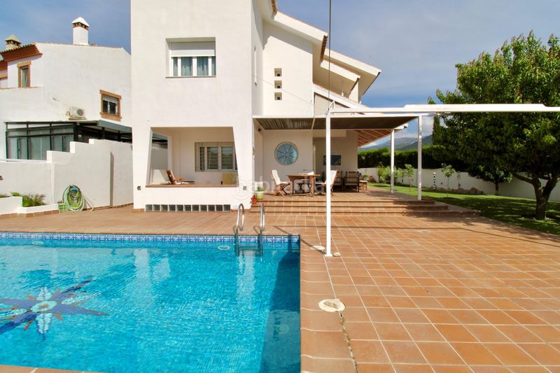 Foto 2fd16a8b-83eb-4dbc-8c48-6973c130d0bf. Xalet amb calefacció aparcament piscina a Cenes de la Vega