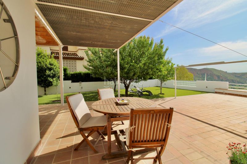 Foto ef9596da-432a-4ede-8ec3-92b49b7fc8f0. Xalet amb calefacció aparcament piscina a Cenes de la Vega