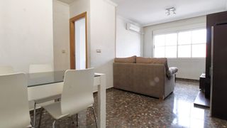 Flat  Calle joaquin blume. Amplio piso en maracena con garaje, ascensor y a 8 min andando d