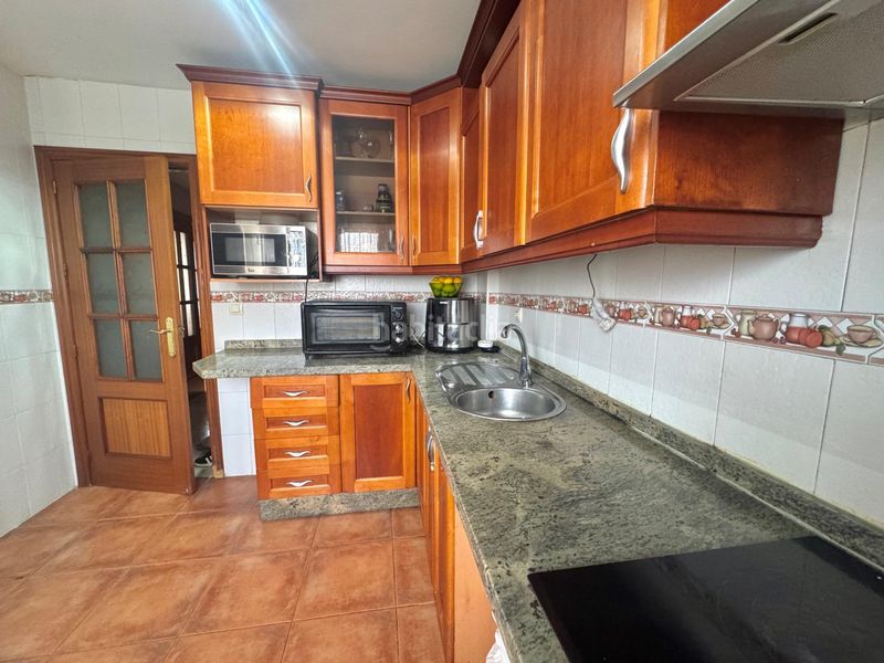 Foto 52080faa-64df-46e7-81d7-b4de1a3abd78. Casa adossada amb aparcament a Belicena Vegas del Genil