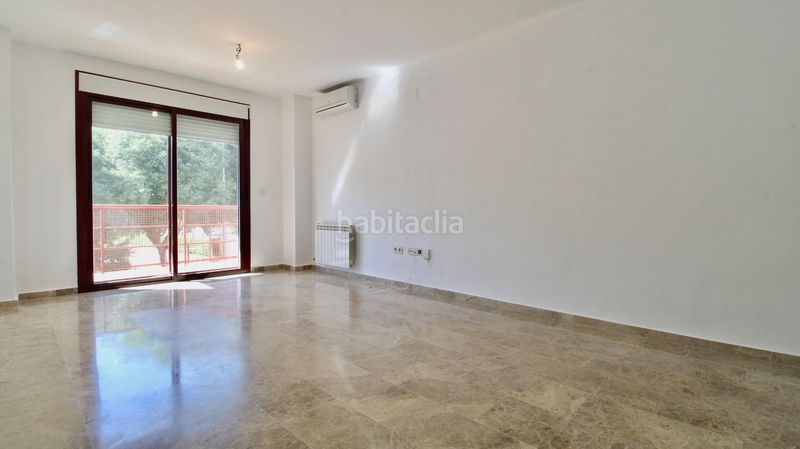 Foto d81bbbab-a0e2-48fe-9f15-754d76da24b9. Pis amb aparcament a Ayuntamiento Alhendín