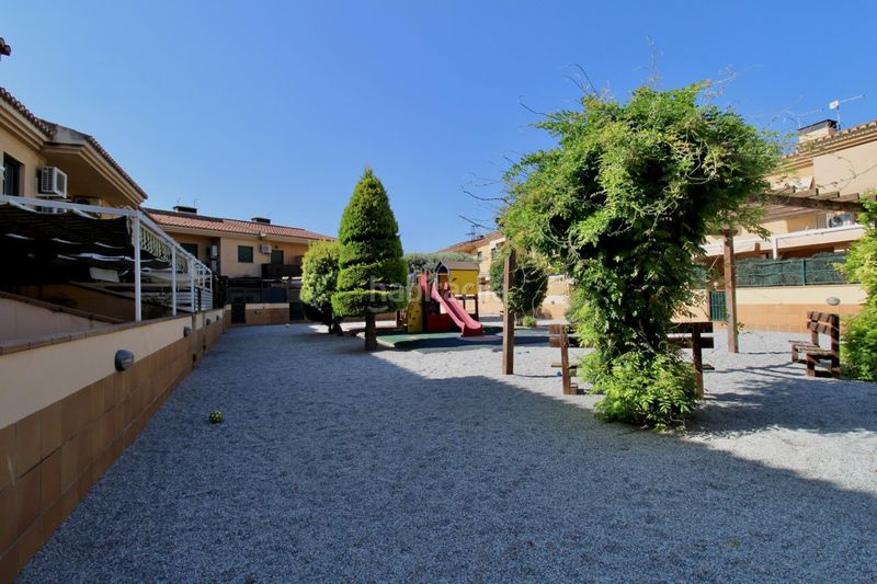 Foto e5183ba8-bab0-4afe-b68c-559b615840f4. Casa adossada amb aparcament a Urbanizaciones Alhendín