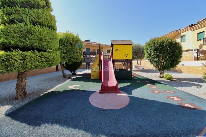 Foto effe8fe3-6b84-4c0f-a6f5-2844f0a8188a. Casa adossada amb aparcament a Urbanizaciones Alhendín