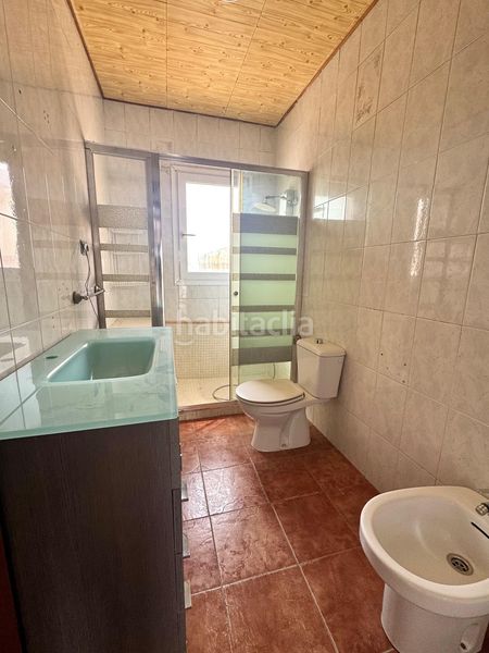 Foto e55cbe12-cf8f-4fa7-84be-c71a3b6e02d4. Casa adossada a Polideportivo Alhendín