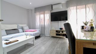 Reihenhaus  Calle aaron. Preciosa casa adosada reformada con patio privado y vestidor en