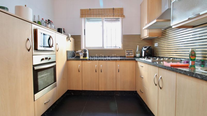 Foto 19a170ee-948d-4a8d-91df-6199bf40f0a0. Casa amb aparcament a Albuñol
