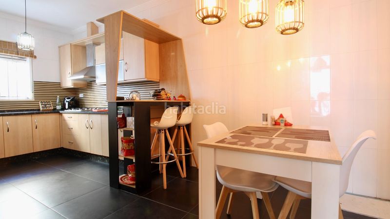 Foto b2df925e-1685-4e2d-87d7-9135ab3a5a87. Casa amb aparcament a Albuñol