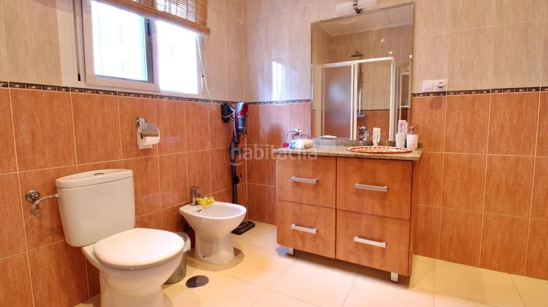 Foto fa52a04b-e17c-4fc2-90a9-073d2a6cc774. Casa amb aparcament a Albuñol