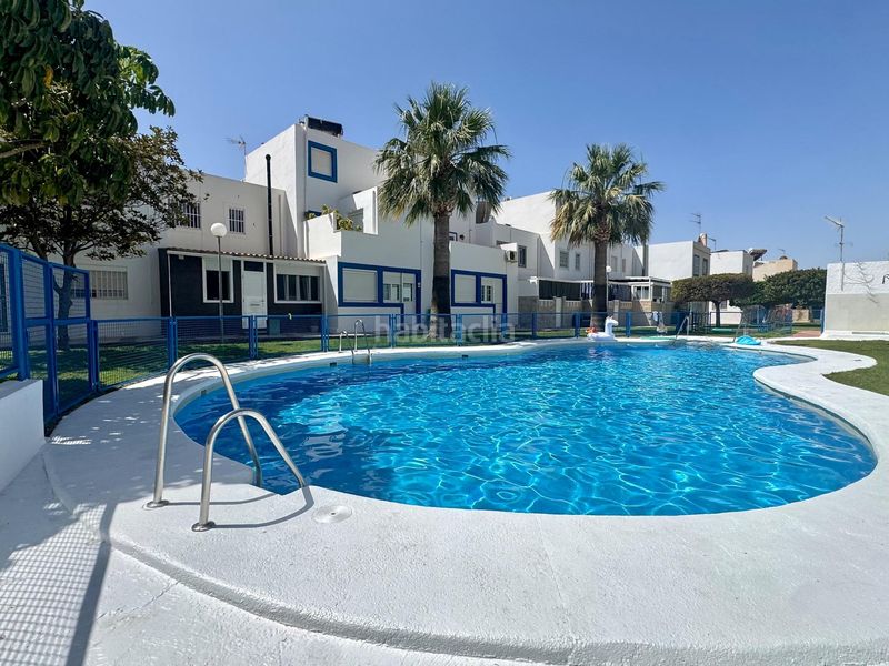 Foto 5e88c9a3-6e3e-42ff-88ee-4436ba50cd46. Casa adossada amb aparcament piscina a Aguadulce Norte Roquetas de Mar
