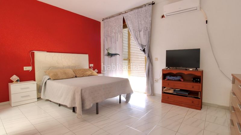 Foto fe0a5590-8a9e-45b2-93a2-8d076b13dc5e. Casa adossada amb aparcament a La Gangosa Vícar