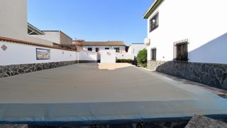 Chalet  Calle doctor palomo crespo. Chalet independiente con gran parcela, piscina privada y garaje