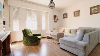 Chalet  Calle calle trevenque. Espectacular chalet con piscina, 5 apartamentos independientes y