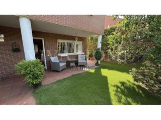 Chalet  N/a. Chalet pareado de 4 habitaciones y 3 plantas en rivas