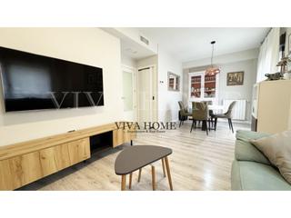Xalet a Urbanizaciones. Moderno chalet adosado de 3 plantas en calle privada