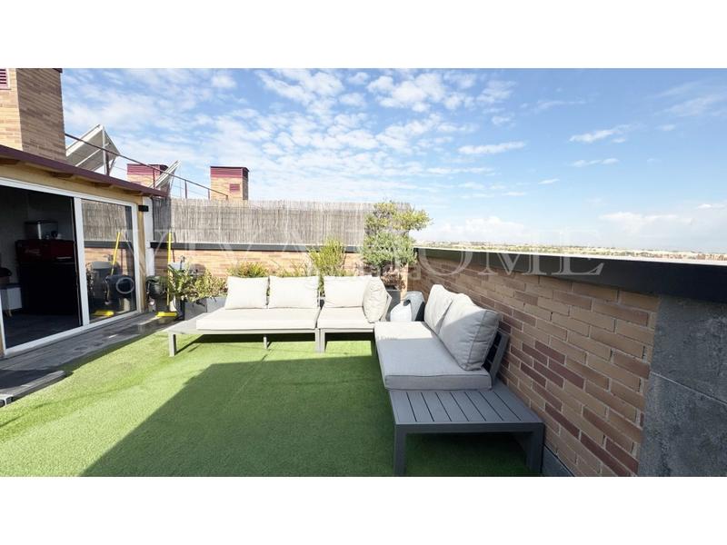 Foto 575bf573-6ebb-427d-8700-e3988dedf1f8. Attico con parcheggio in Ambroz Madrid