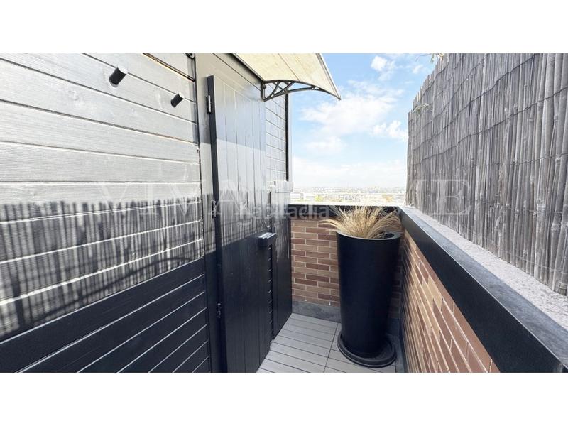 Foto 5cddc58f-187b-4d64-8a92-1ff49205b76b. Attico con parcheggio in Ambroz Madrid