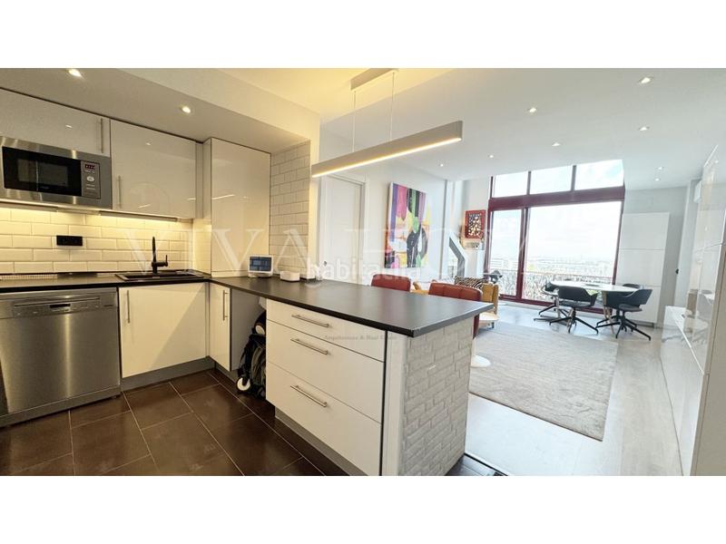 Foto 718853bc-d3f4-4f4d-b171-8e0383095ffc. Attico con parcheggio in Ambroz Madrid