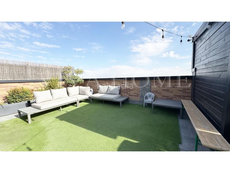 Foto 86f073f0-870d-4b15-9a70-28f1be6d850a. Attico con parcheggio in Ambroz Madrid