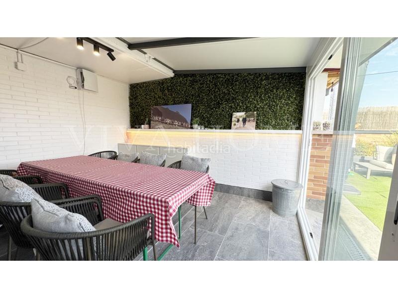 Foto c347bd62-241f-4496-b610-dd04f4f51e36. Attico con parcheggio in Ambroz Madrid