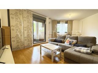 Piso en Urbanizaciones. Piso de 2 habitaciones y 2 baños en urbanización privada con gar