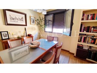 Pis  Calle urogallo. Piso de 3 habitaciones, 2 baños completos, terraza, cocina y sal