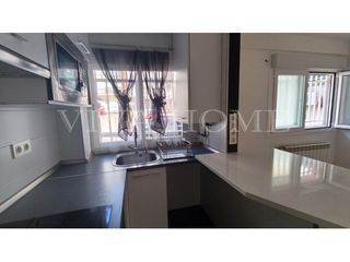 Pis  Calle salas de barbadillo. Piso exterior de 70 m2 construidos, con 3 habitaciones, 2 baños