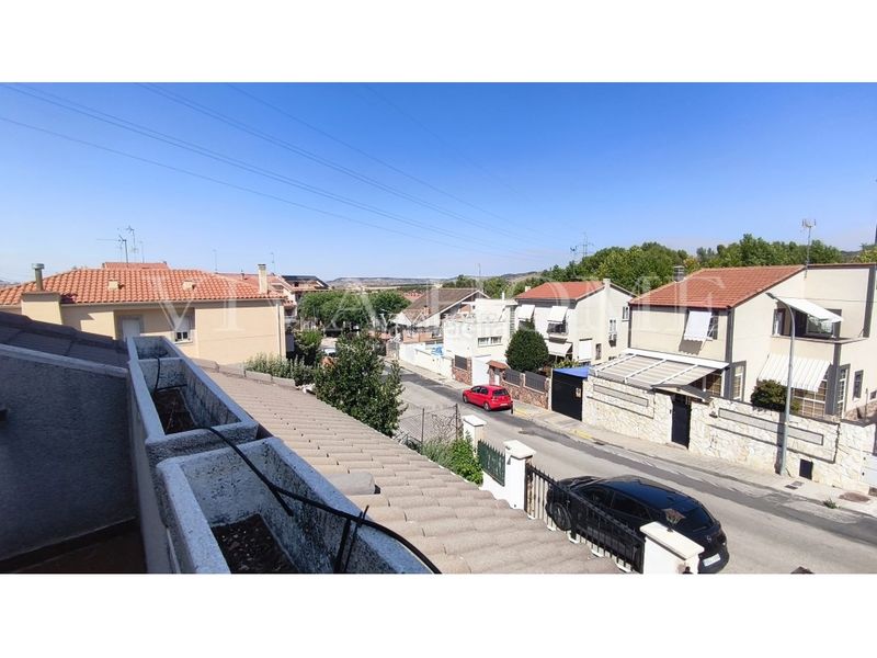 Foto ec2f9250-491a-4751-bfbb-0c77a5983f5f. Xalet amb aparcament a Loeches