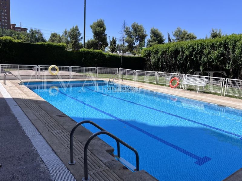 Foto cbb97f2d-aee7-4509-91fb-6cc4f4a2ddb1. Pis amb aparcament a Costillares Madrid