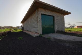 Finca rústica a Cabo Blanco. Almacén de 200 m2 con invernaderos y tanque de agua, terreno rús