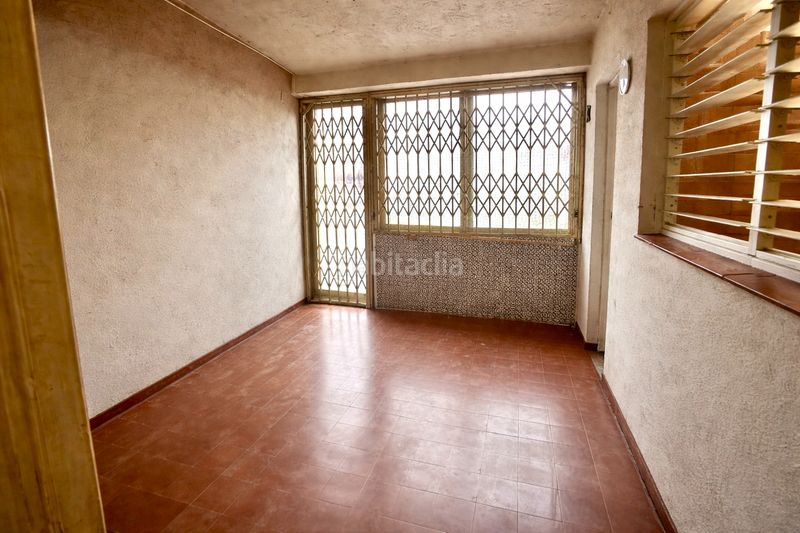 Foto 4eb36c42-7568-4a1b-b16e-bafe38e135c0. Casa aparellada amb calefacció aparcament a Centre Rubí