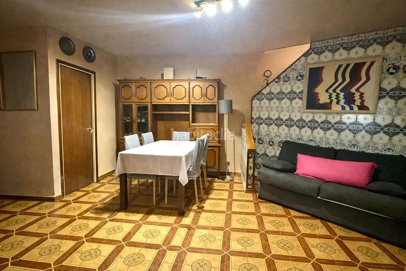 Foto 4fd9a984-c42e-490a-9233-6c42e73db4d5. Casa aparellada amb calefacció aparcament a Centre Rubí