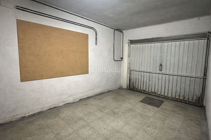 Foto ea657ffc-5c01-4fa1-bc1a-36a6ee6580ef. Casa aparellada amb calefacció aparcament a Centre Rubí