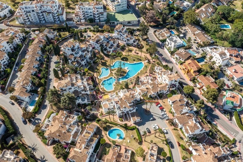 Foto 4efd2a5d-7da5-4564-ab69-ddc018f06dbf. Apartament amb aparcament piscina a Nueva Andalucía centro Marbella