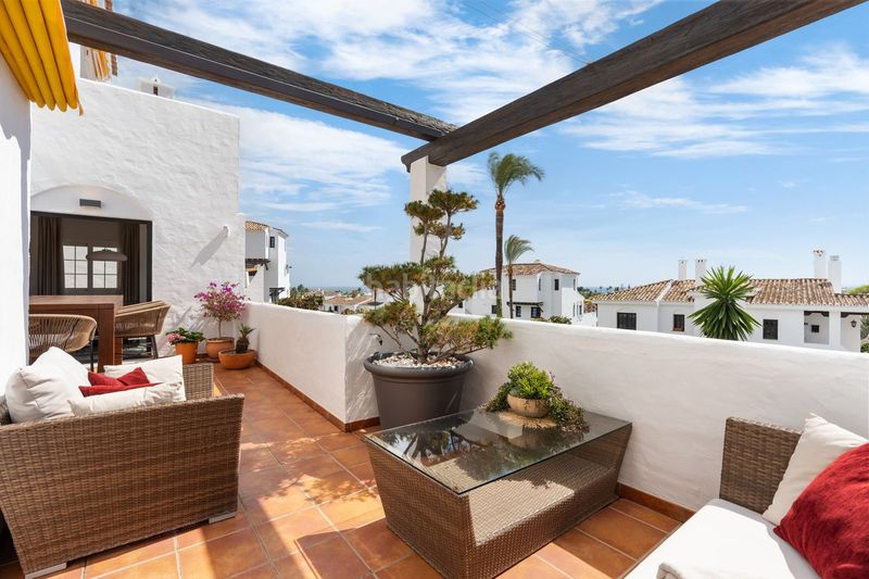 Foto 9e0a7bad-0147-49ae-8044-cfa27c12cf40. Apartament amb aparcament piscina a Nueva Andalucía centro Marbella