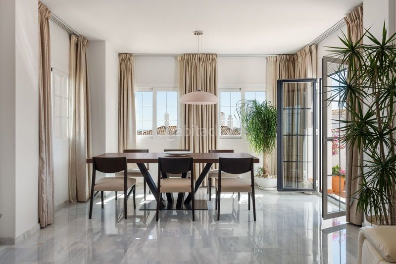 Foto c95eb38c-04d7-406d-a5b9-954e427cf626. Apartament amb aparcament piscina a Nueva Andalucía centro Marbella