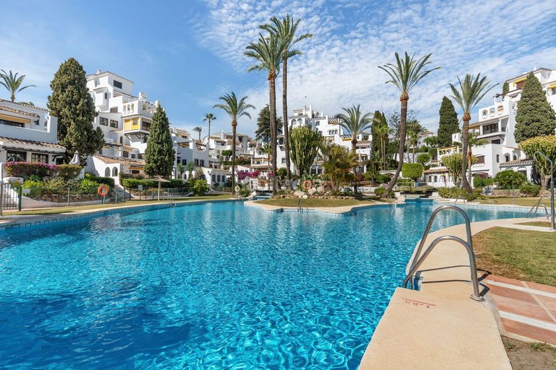 Foto e2a72334-28ac-4d1e-861f-71b47a4b62a6. Apartament amb aparcament piscina a Nueva Andalucía centro Marbella