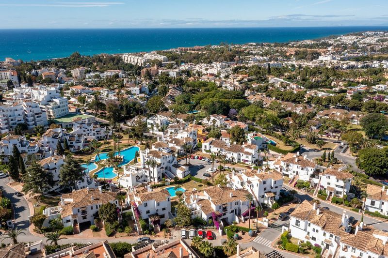 Foto f02f24c9-fb3e-4a2c-8234-b5dcb826006d. Apartament amb aparcament piscina a Nueva Andalucía centro Marbella