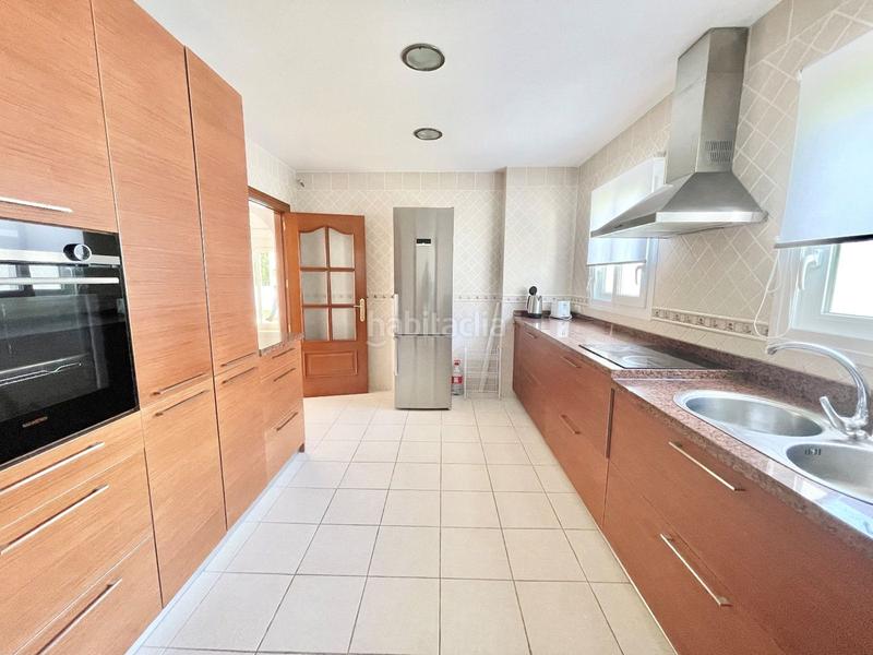 Foto c8fc1ebc-91ab-4ef9-8578-f9c4cf8946c9. Rent chalet with heating parking pool in El Faro de Calaburra - Chaparral Mijas