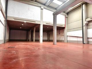 Rent Industrial building in Aloha. Nave industrial en alquiler en nueva andalucía, 3 dormitorios.