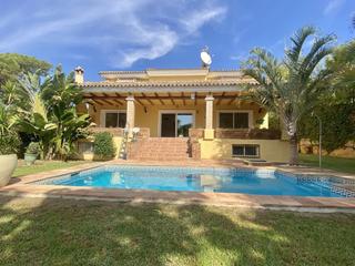 Lloguer Xalet a N/a. Villa en alquiler en este  elviria, 5 dormitorios.