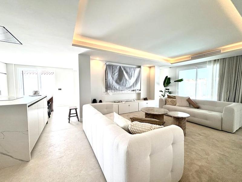 Foto dba22be2-be5f-4cce-8026-8e4622134b78. Affitto chalet in n/a in Las Lomas de Río Verde Marbella