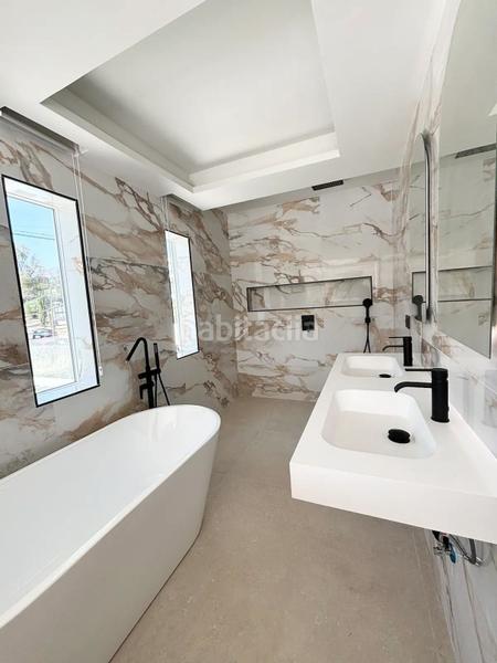 Foto dcc684e3-2491-4d2c-b6e1-489b6b8e4541. Location chalet dans n/a dans Las Lomas de Río Verde Marbella