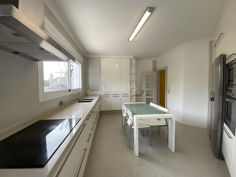 Foto 28ead8be-daf2-4f7f-b016-6975f822a723. Rent chalet in n/a in Santa María Marbella