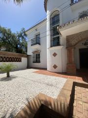 Rent Chalet en Costabella. Villa en alquiler en este  costabella, 5 dormitorios.