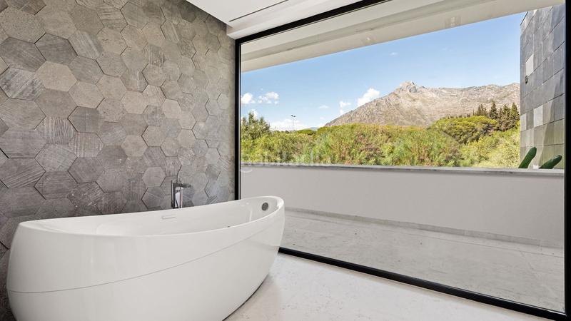 Foto 9f9f1c40-6801-4037-a830-1c8216b8e353. Affitto chalet con riscaldamento parcheggio piscina in Marbella