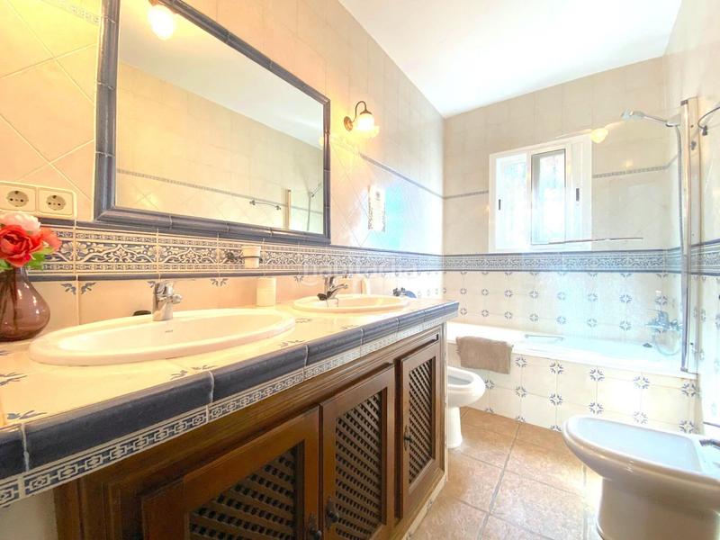 Foto 4bdb2707-af3c-4b73-81c8-14beaf3fdc8e. Chalet villa en venta en este el rosario, 5 dormitorios. en Marbella