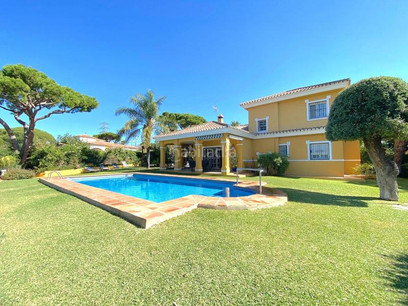 Foto d2f1051c-b35a-403e-9177-24db67ae4d16. Chalet villa en venta en este el rosario, 5 dormitorios. en Marbella