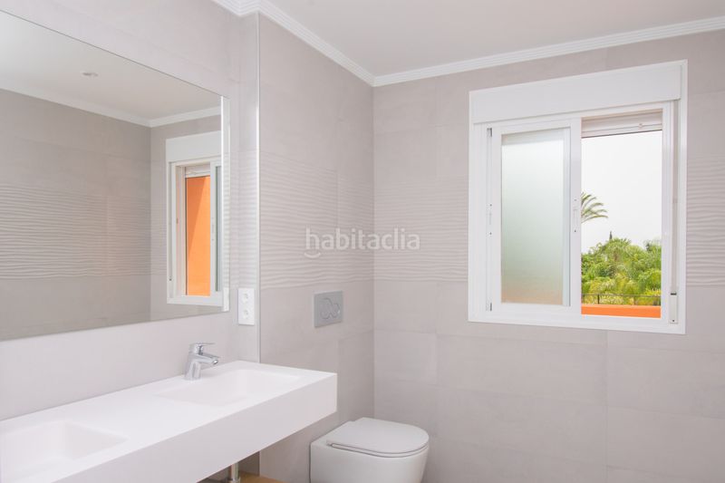 Foto f2114865-0e52-400a-bfaf-186d463e823f. Casa adossada amb calefacció aparcament piscina a Benahavís