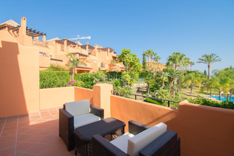 Foto 75f0dfb6-49c9-4c62-9fce-a89f9b31fc50. Rent semi detached house with heating parking pool in Benahavís